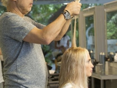 Βήμα-βήμα: H Νίκη δοκιμάζει τη νέα βαφή Wella Illumina Colour