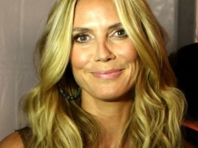 H Heidi Klum backstage στην εβδομάδα μόδας της Νέας Υόρκης