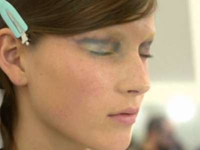 Video: Backstage στο show του οίκου Prada