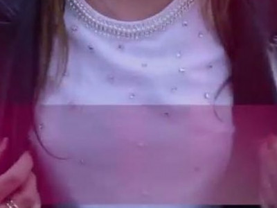 Αναβαθμίστε το λευκό t- shirt σας