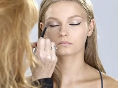 Ζηλεύετε το rock chic μακιγιάζ της Kate Moss; Δείτε πώς θα το αντιγράψετε!