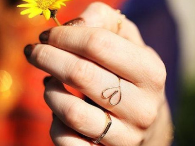 Φτιάξτε μόνες σας ένα χαριτωμένο δαχτυλίδι σε σχήμα καρδιάς