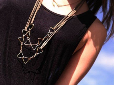 Φτιάξτε μόνες σας ένα στυλάτο, γεωμετρικό κόσμημα για τον λαιμό