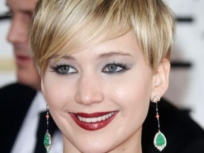 Δείτε πώς θα κάνετε μόνες σας το τέλειο burgundy lip!