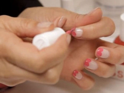 French Valentine Manicure από την Essie!