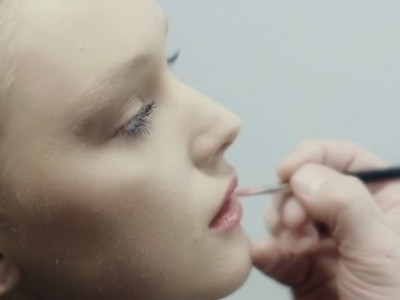 Backstage στη φωτογράφιση για το Spring Look της Chanel!