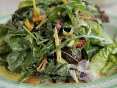 Ο Jamie Oliver μας δείχνει πώς θα φτιάξουμε dressing με 0% λιπαρά για την σαλάτα μας