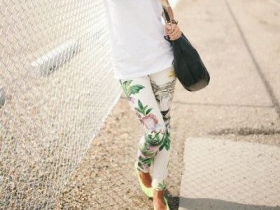 H άνοιξη και το καλοκαίρι επιβάλλουν floral: Δείτε πώς να το φορέσετε σωστά (video)