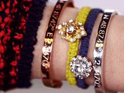 Πώς θα φτιάξετε τα πιο καλοκαιρινά βραχιολάκια