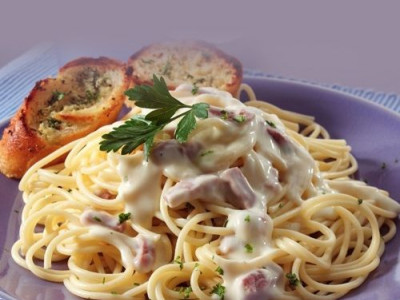 Kαρμπονάρα: Η βασίλισσα της μακαρονάδας σε μία (ακόμη) πιο μαγική συνταγή