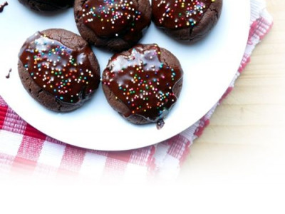 Συνταγή για τα πιο νόστιμα σοκολατένια χριστουγεννιάτικα μπισκότα!