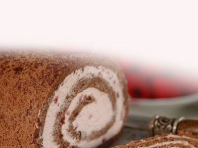 Το απόλυτο χριστουγεννιάτικο γλύκισμα: Πεντανόστιμος κορμός με παντεσπάνι σοκολάτας