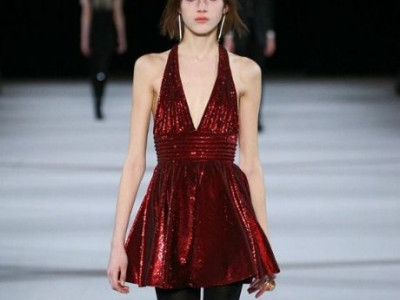 Πώς θα φορέσεις ένα φόρεμα σε όλα τα γιορτινά πάρτι!