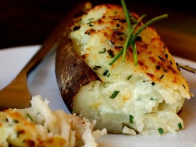 Η συνταγή της παρέας: Οι πιο νόστιμες ψητές πατάτες που δοκιμάσατε ποτέ