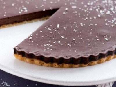 Choco lovers; Εύκολη συνταγή για λαχταριστή τάρτα σοκολάτας