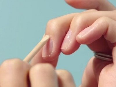 Αυτός είναι ο σωστός τρόπος να φροντίσετε τα πετσάκια των νυχιών σας