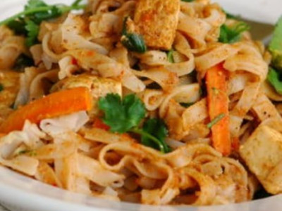 Ο Gordon Ramsay φτιάχνει τα πιο νόστιμα noodles με κοτόπουλο