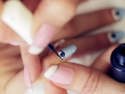 Δες πώς θα πετύχεις μόνη σου το πιο chic eye-mani!