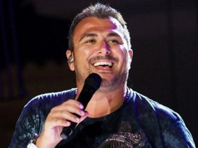 Η καρδιά με πηγαίνει εμένα & Είναι στιγμές ~ Αντώνης Ρέμος Live