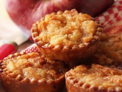 Συνταγή για πεντανόστιμα μηλοπιτάκια που θα λατρέψει όλη η οικογένεια