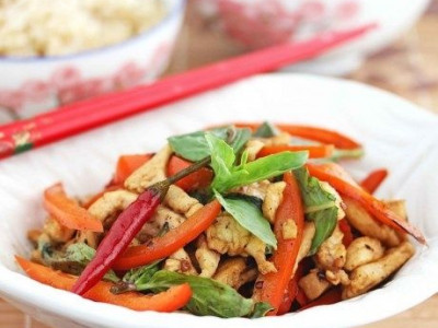 Η συνταγή της ημέρας: Πεντανόστιμο κοτόπουλο με λαχανικά stir-fry!