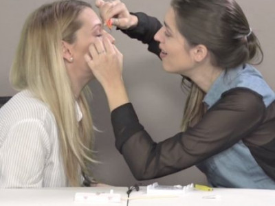 Μπορούν οι beauty editors του Queen.gr να βάλουν ψεύτικες βλεφαρίδες μόνες τους;