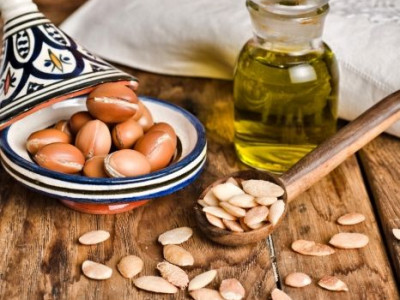 Argan Oil: 8 λόγοι που θα σε κάνουν να το εντάξεις στη beauty ρουτίνα σου!
