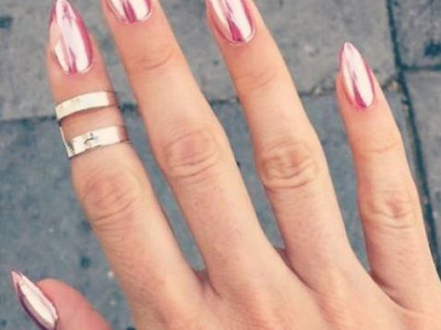 Holographic nails: Δες πώς μπορείς να τα πετύχεις μόνη σου!