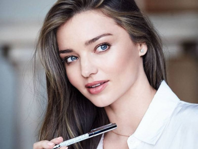 Η Miranda Kerr σου δείχνει πώς δείχνεις πιο κομψή στο λεπτό, μέσα από 5 απλά, καθημερινά looks!