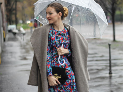 Έξυπνα tips για να ντύνεσαι σωστά (και κομψά) αυτές τις βροχερές μέρες
