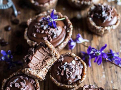 Αυτά τα σοκολατάκια σε σώζουν από τις υπογλυκαιμίες και δεν θέλουν... ψήσιμο!