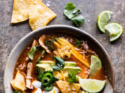 Κοτόσουπα με Tortilla: Και όμως είναι η πιο εύκολη gourmet σούπα που μπορείς να φτιάξεις