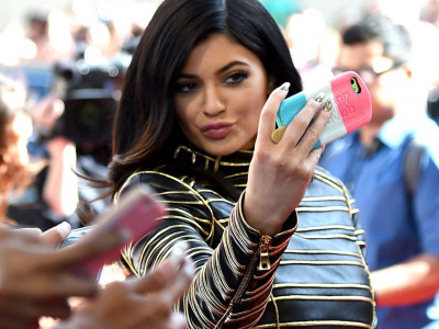 Θήκες κινητού με κρυμμένα προϊόντα μακιγιάζ;;; Τις θέλουμε τώρα!