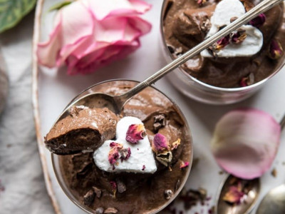 Light μους σοκολάτας με σπόρους chia