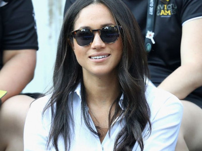 Η Meghan Markle λίγο καιρό πριν τον επικείμενο γάμο της μακιγιάρεται μόνη της μέσα σε ένα Uber