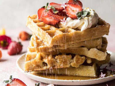 Τις Κυριακές τρώμε τραγανιστές βάφλες και εδώ σου έχουμε τη συνταγή!