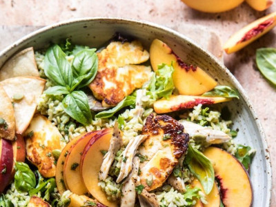 Συνταγή για διαιτητική καλοκαιρινή σαλάτα με κοτόπουλο και τορτίγια