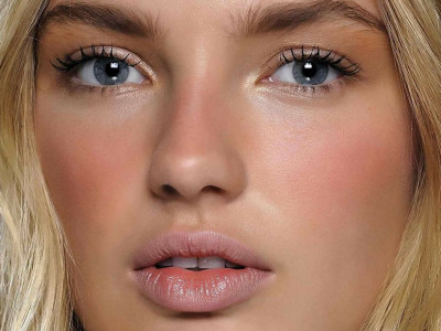 Video: Δες πώς θα φορέσεις φυσικά το ρουζ σου