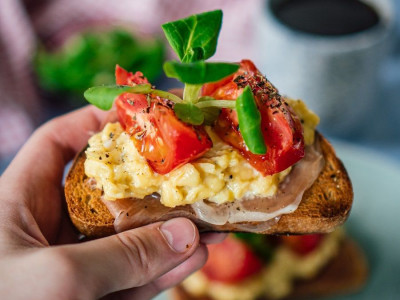 Τα αυγά scrambled σε κούπα στα μικροκύματα είναι το πιο ωραίο και εύκολο πρωινό