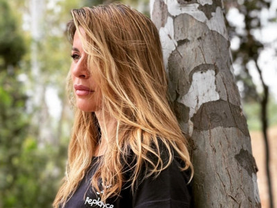 Γεννημένη την Ημέρα της Γυναίκας, η Έρρικα Πρεζεράκου δεν περιορίζεται από όρια, τα διαλύει