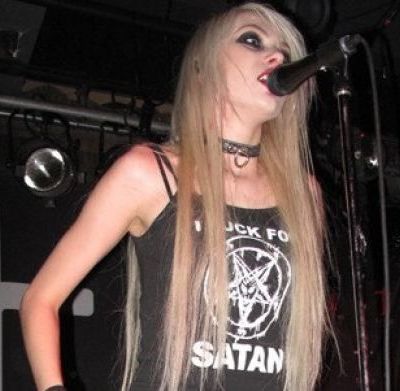 Η Taylor Momsen και ο Σατανάς