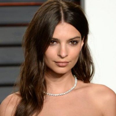 Προκαλεί ξανά: Η Emily Ratajkowski γδύνεται για νέα καμπάνια κοσμημάτων!