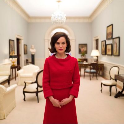 Η Natalie Portman υποδύεται τη θρυλική Jackie Kennedy και μιλά για το υπέροχο στυλ της