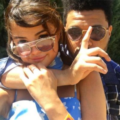 Couplegoals: Δες τη Selena Gomez να χορεύει και να τραγουδά κομμάτια του αγαπημένου της Weeknd