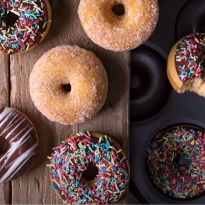 Yπέροχα mini donuts φούρνου από τον Άκη Πετρετζίκη