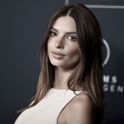 Η Emily Ratajkowski φόρεσε το κοστούμι με τον πιο κομψό & άνετο τρόπο