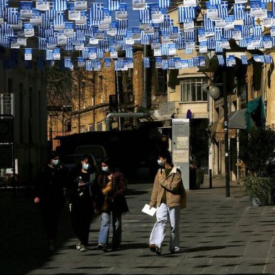 Lockdown: Σε βαθύ «κόκκινο» η μισή Ελλάδα με «λουκέτο» σε όλα τα σχολεία – Καθαρά Δευτέρα με… μέτρα