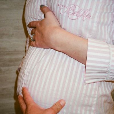 Sophie Turner: Παπαράτσι δημοσίευσαν φωτογραφίες της κόρης της και την έκαναν έξαλλη (video)