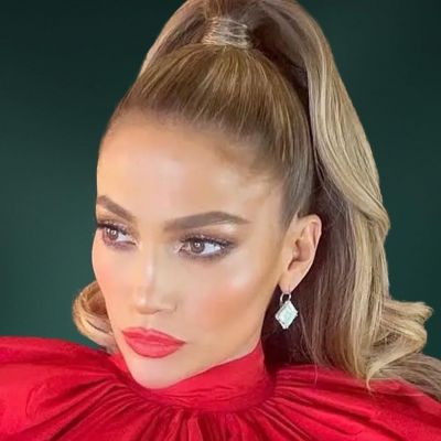 Η JLo μπήκε σε mood Χριστουγέννων από νωρίς – Το glam μακιγιάζ & χτένισμα που πρέπει να δοκιμάσεις