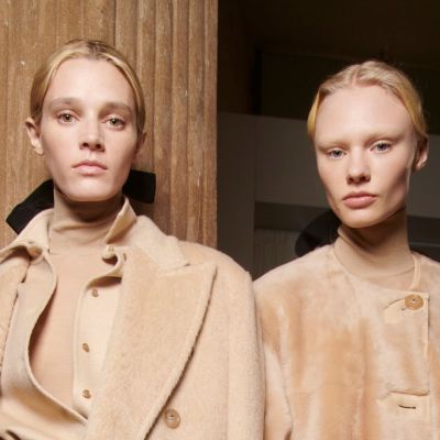 Max Mara FW/23: Ένα barely there, δυναμικό look που επιβάλλεται χωρίς να βρυχάται